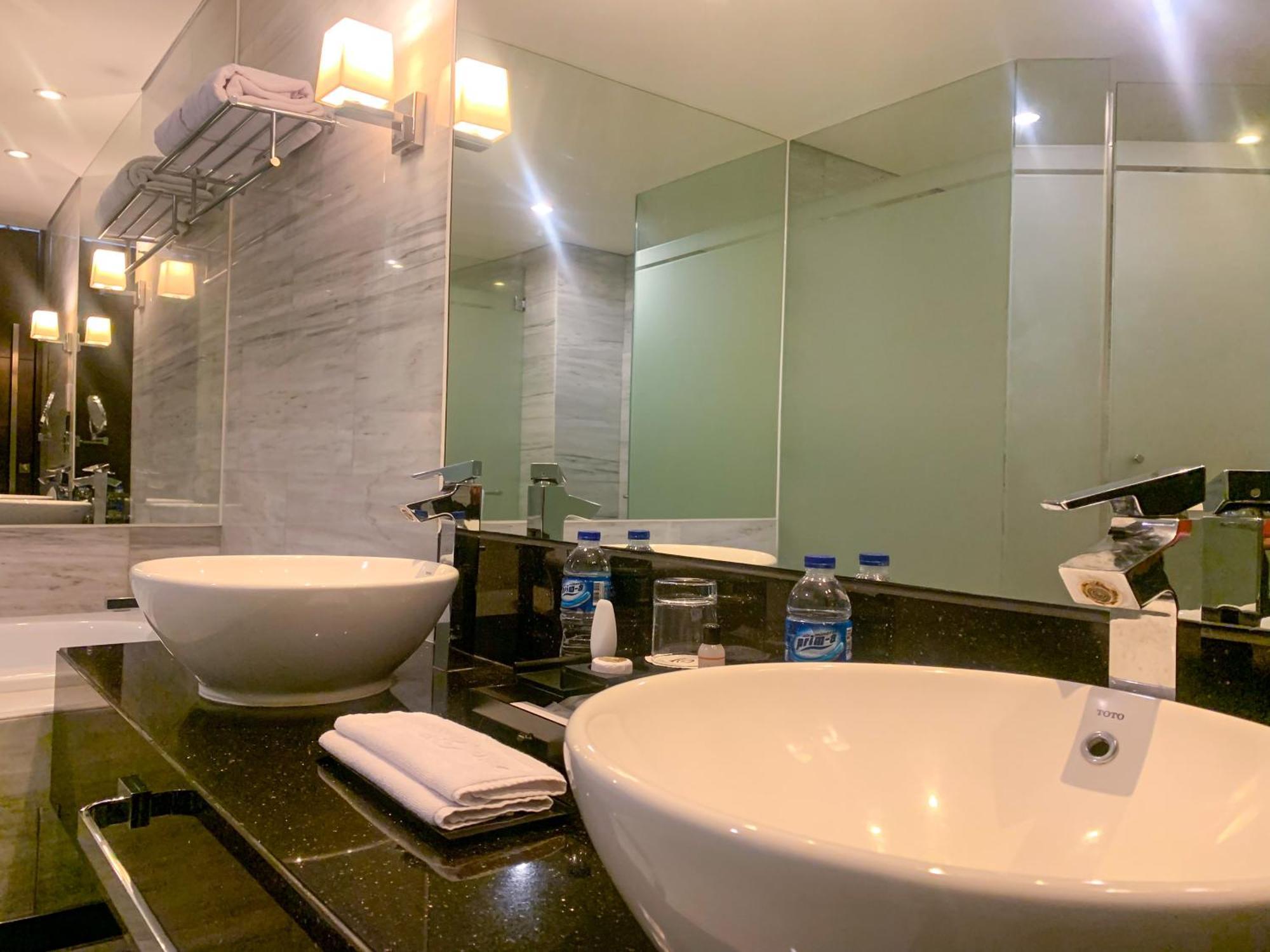 Po Hotel Semarang Extérieur photo