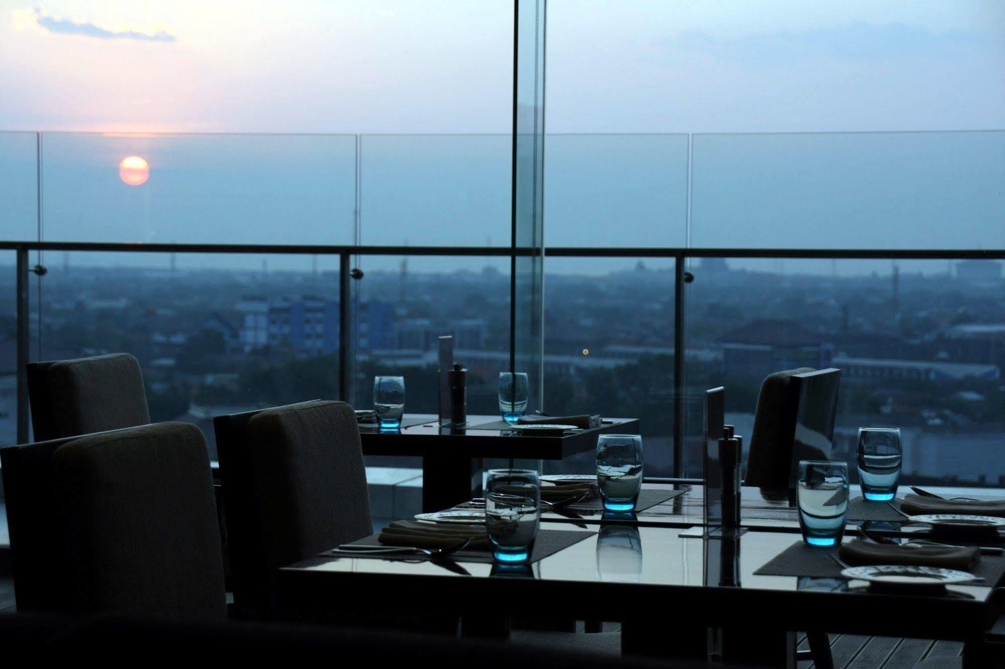 Po Hotel Semarang Extérieur photo